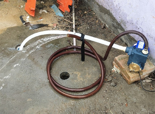 建湖打自吸泵小井