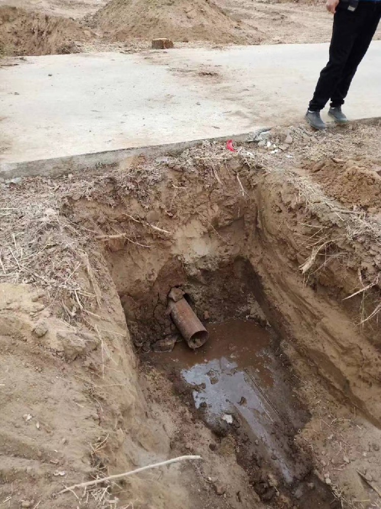 建湖过路横向打孔放铁管子